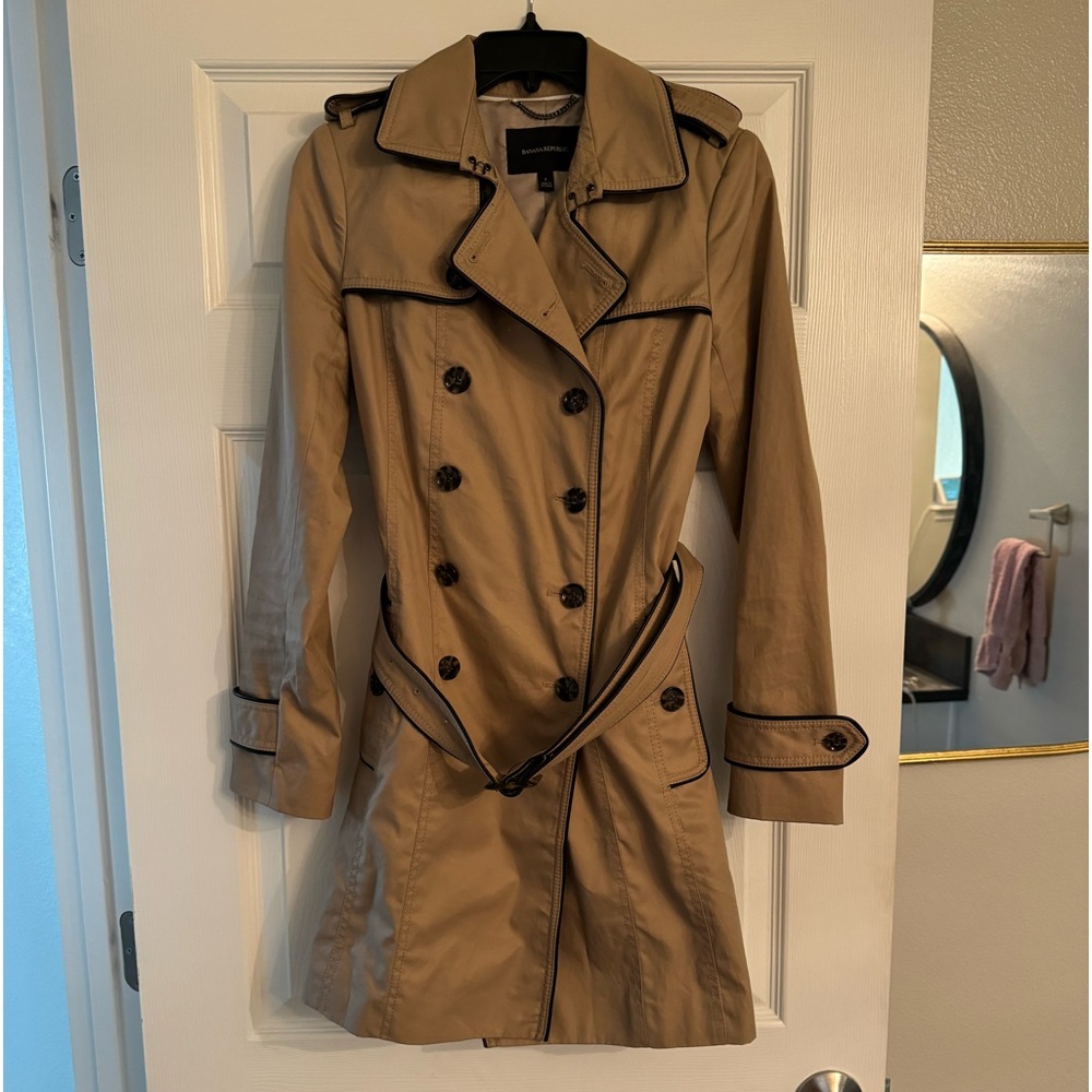Great condition khaki trench from Banana Republic
